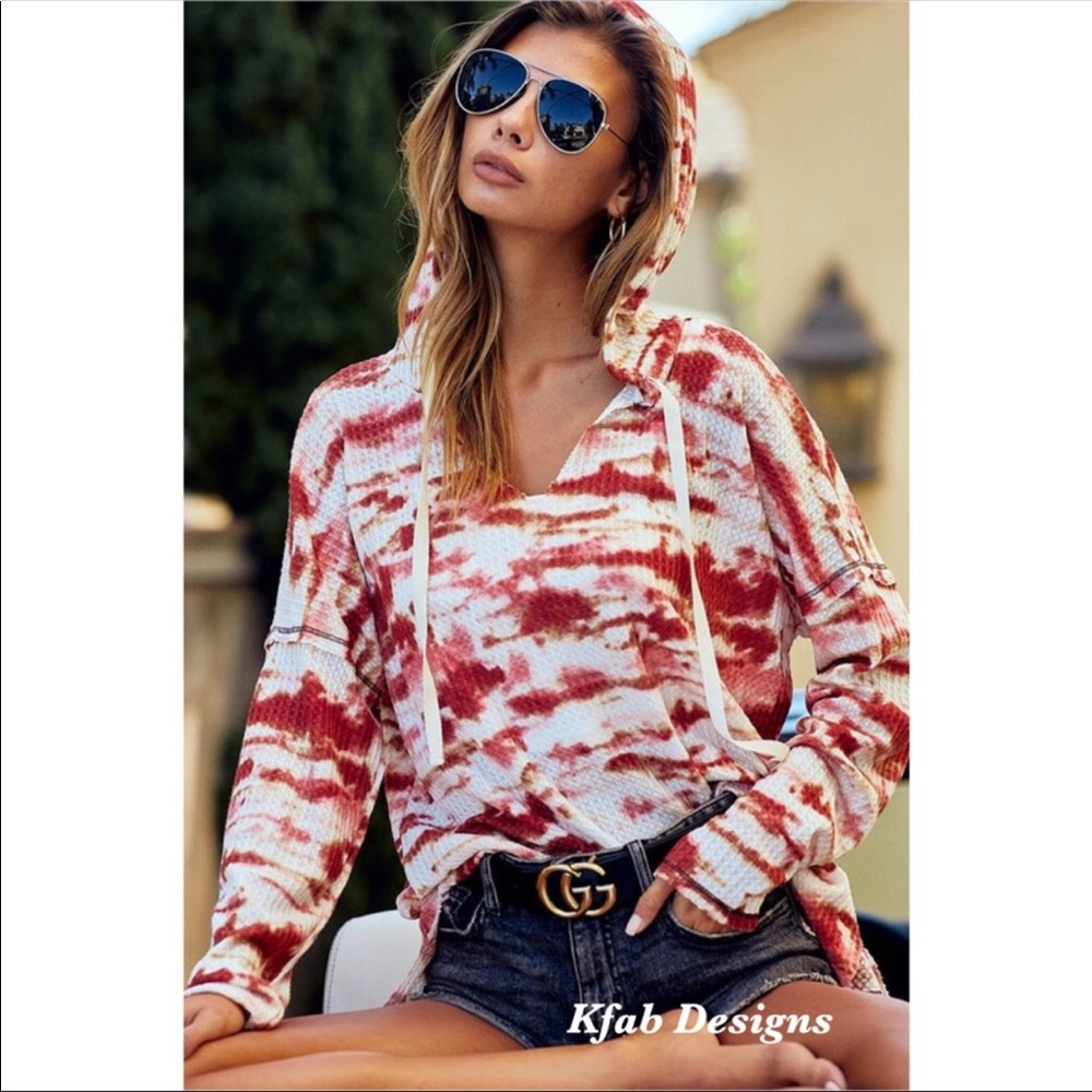 Tie-dye 💕hoodie w/in-season details-color+style!